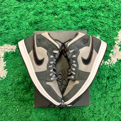 Jordan 1 Mid SE Night Stadium Size 8 (Worn Lightly)