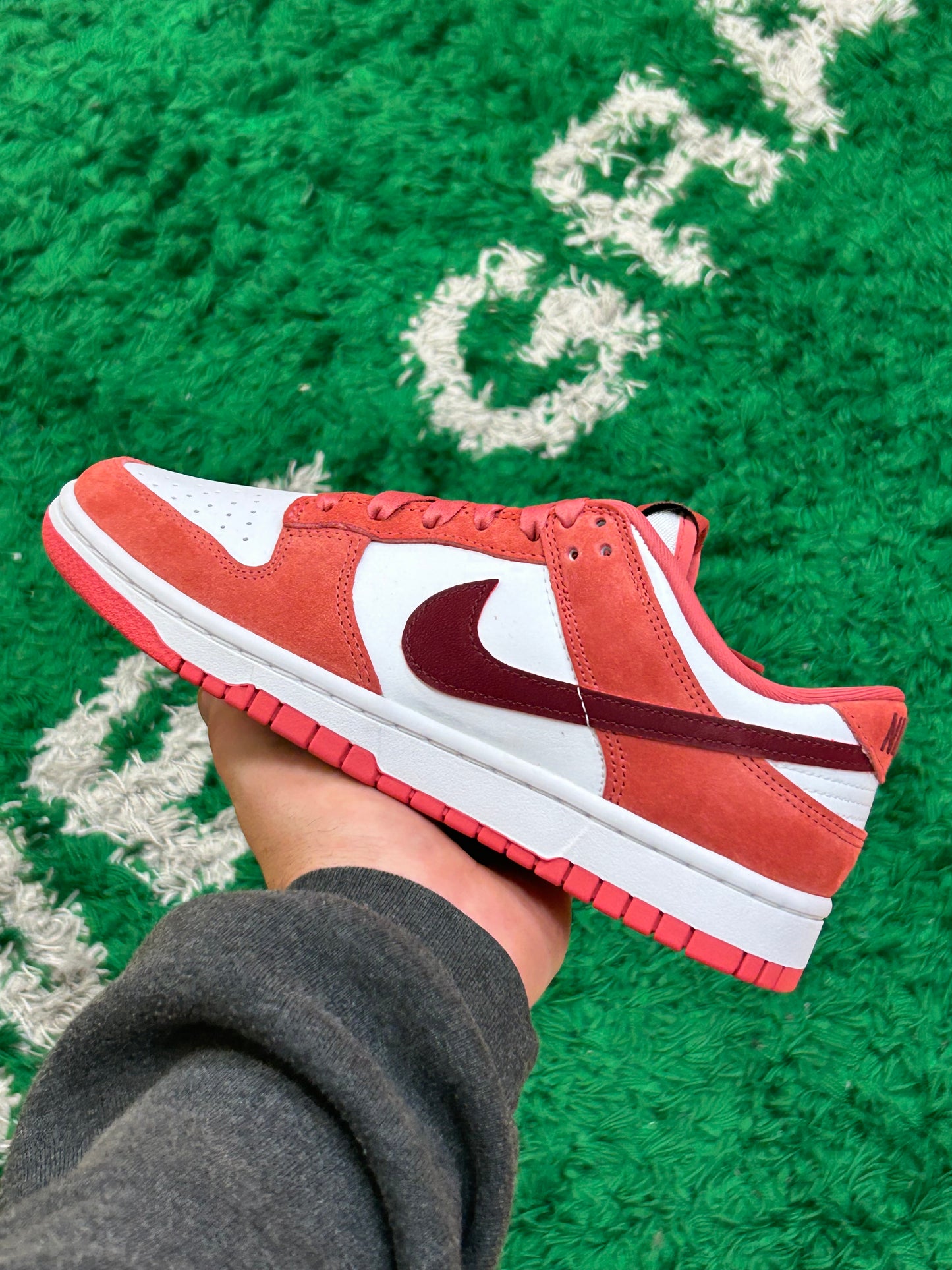 Nike Dunk Low Valentine Size 8.5W/7Y (New)