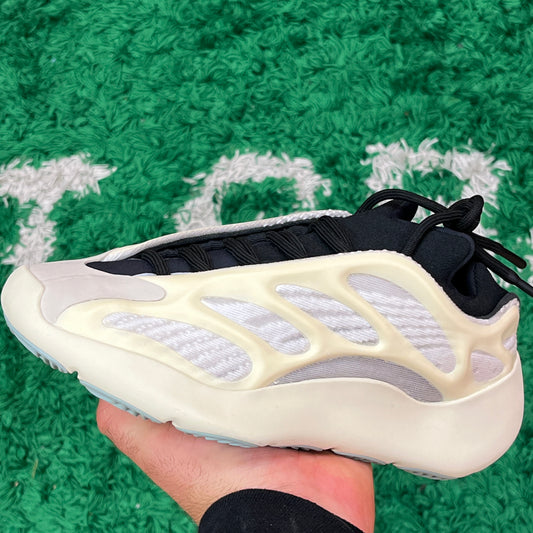 Yeezy 700 V3 Azael Size 4 (New)