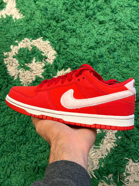 Nike Dunk Low Valentines Day Size 5.5Y (New)