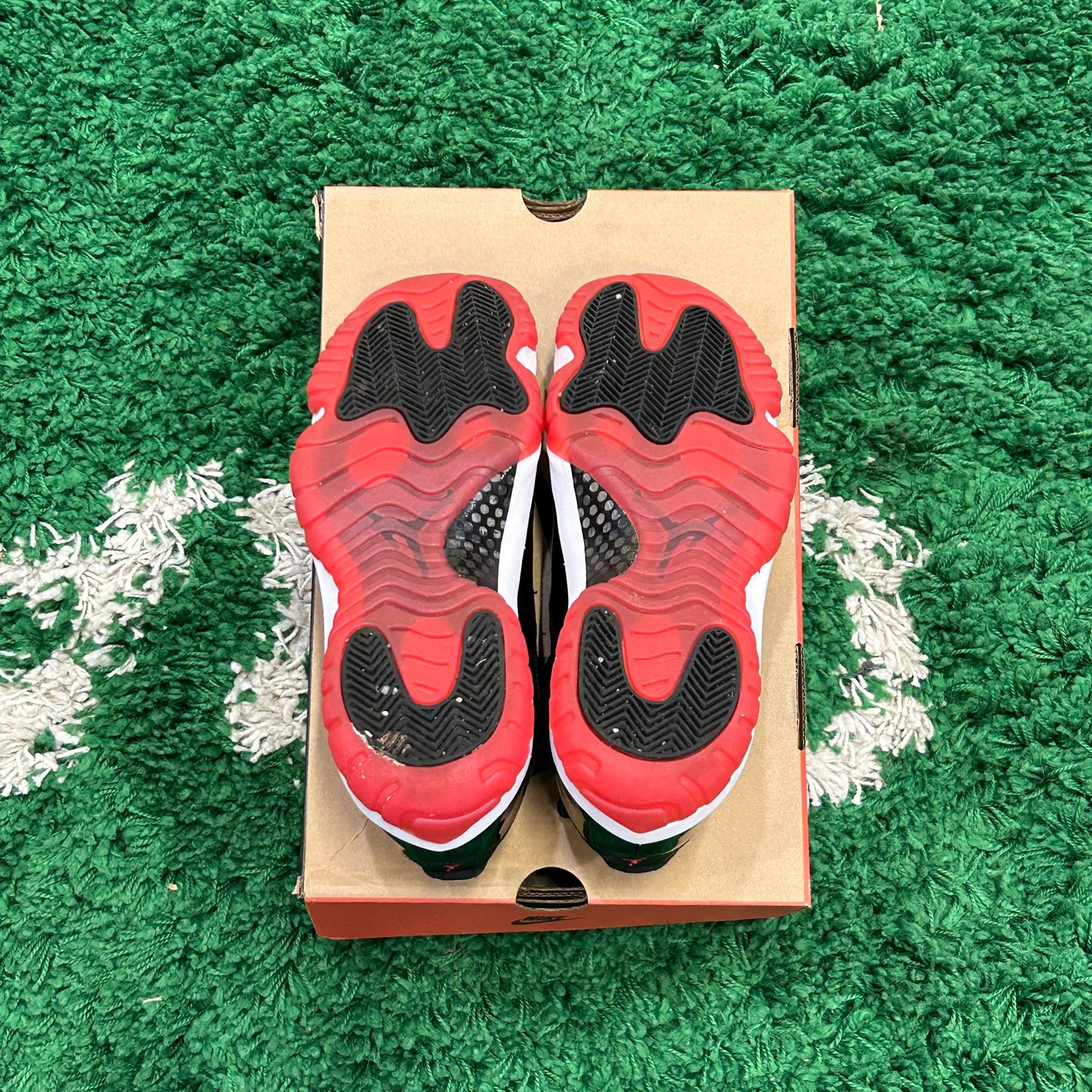 Jordan 11 Bred Low Size 8.5 (Lightly Worn)