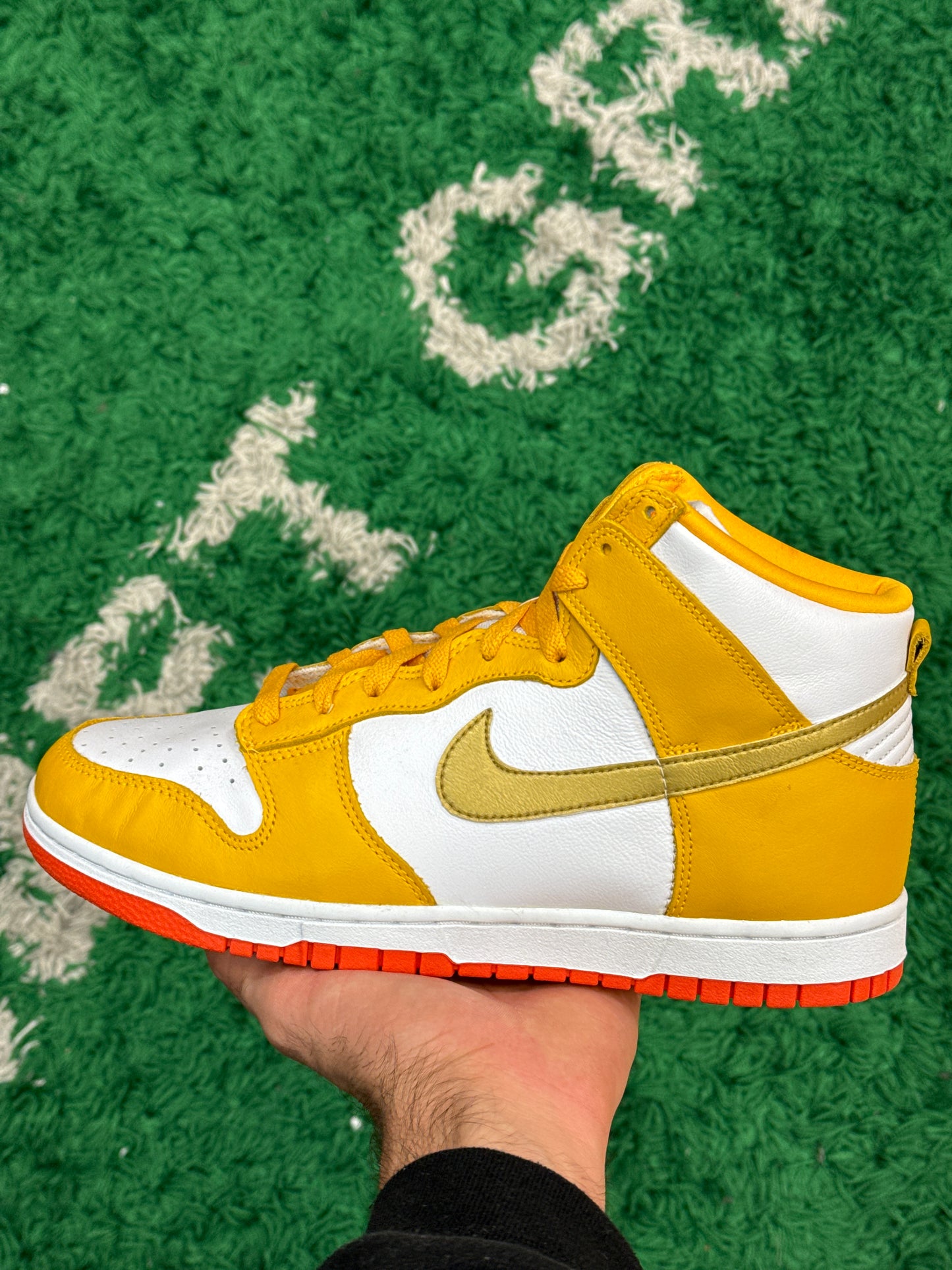 Nike Dunk High Univsersity Gold Size 10w 8.5m (New)