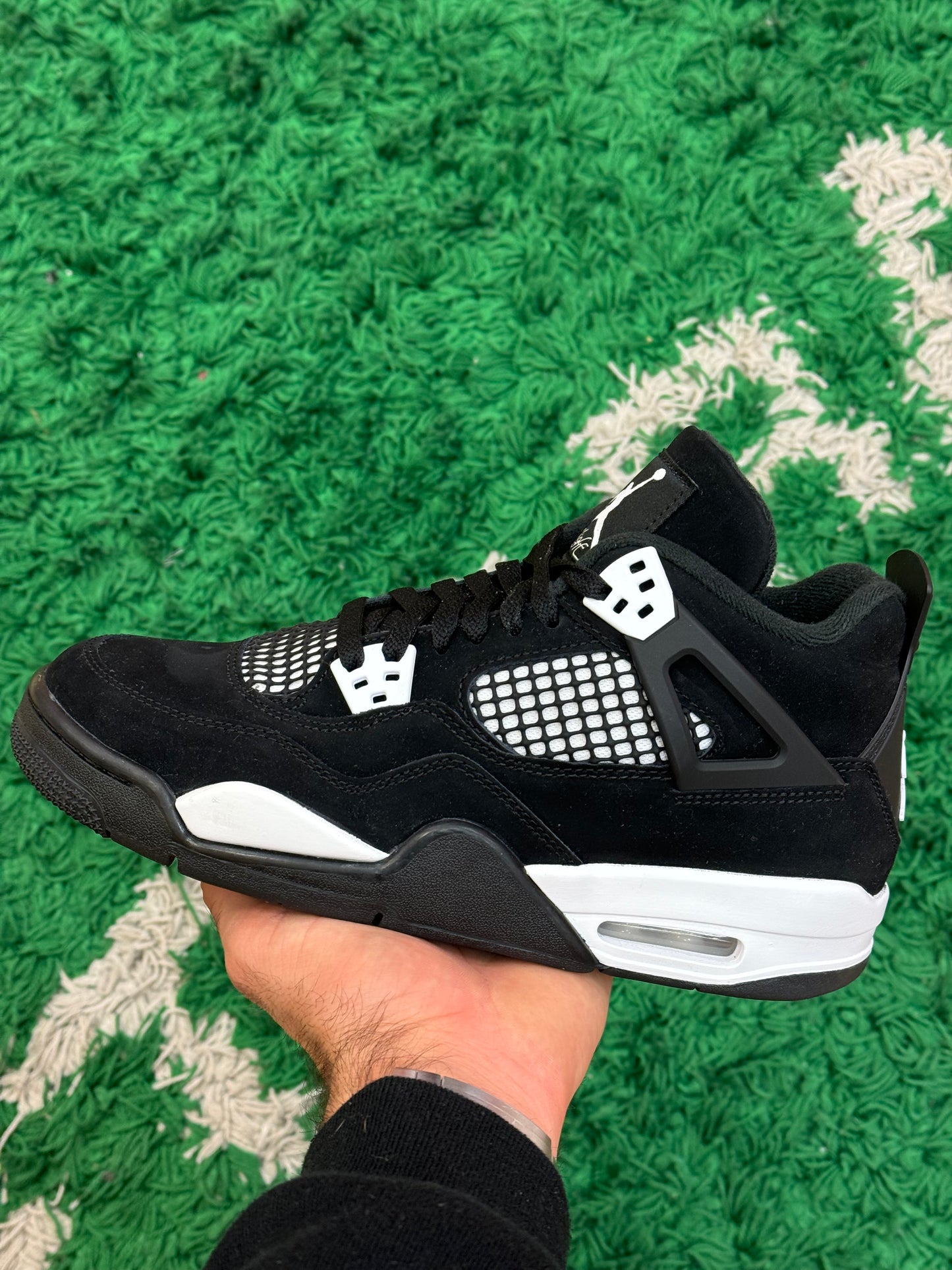 Jordan 4 White Thunder GS Size 7y (New)