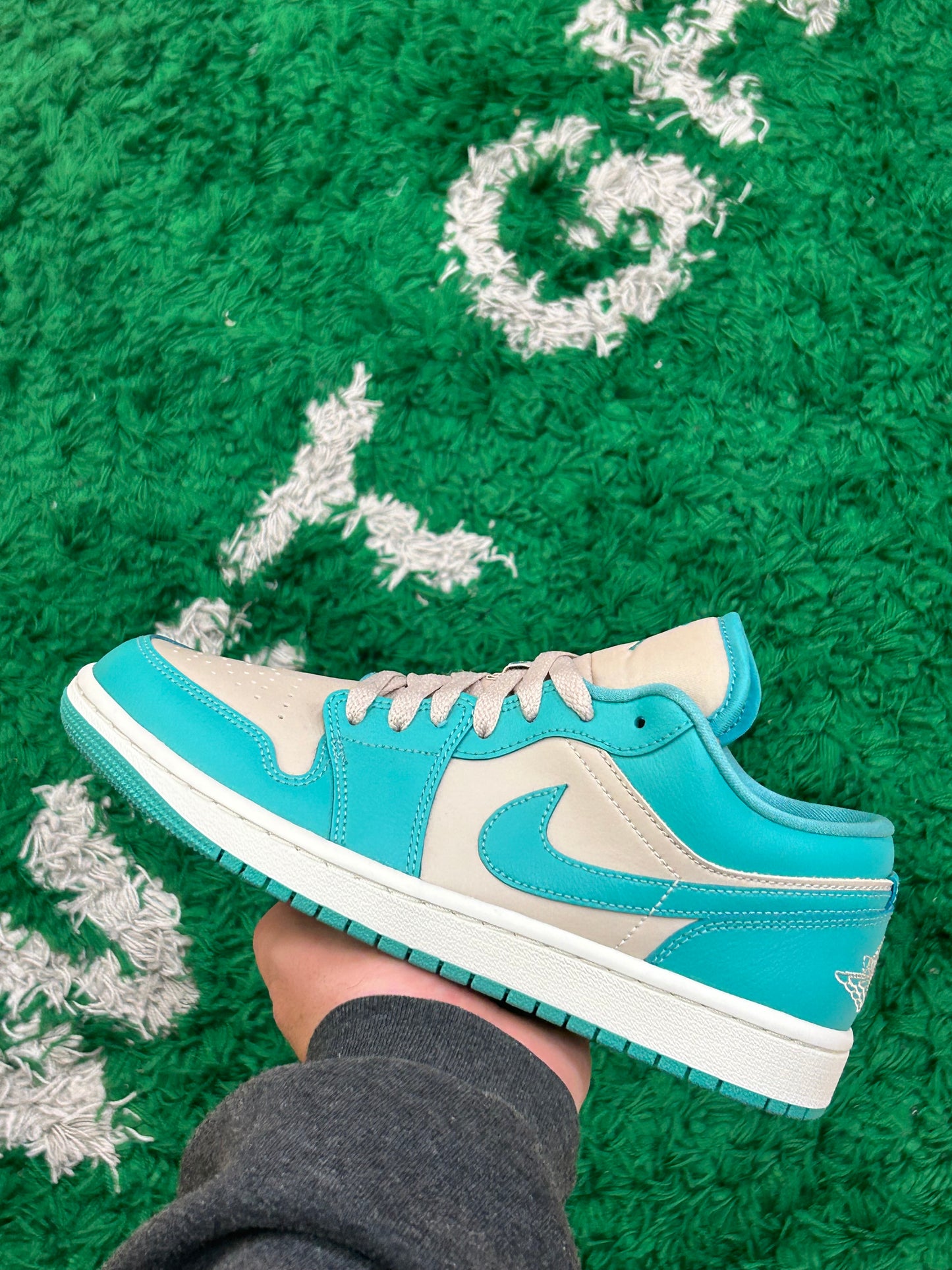 Jordan 1 Low Tropical Teal Size 8.5W/7Y (New)