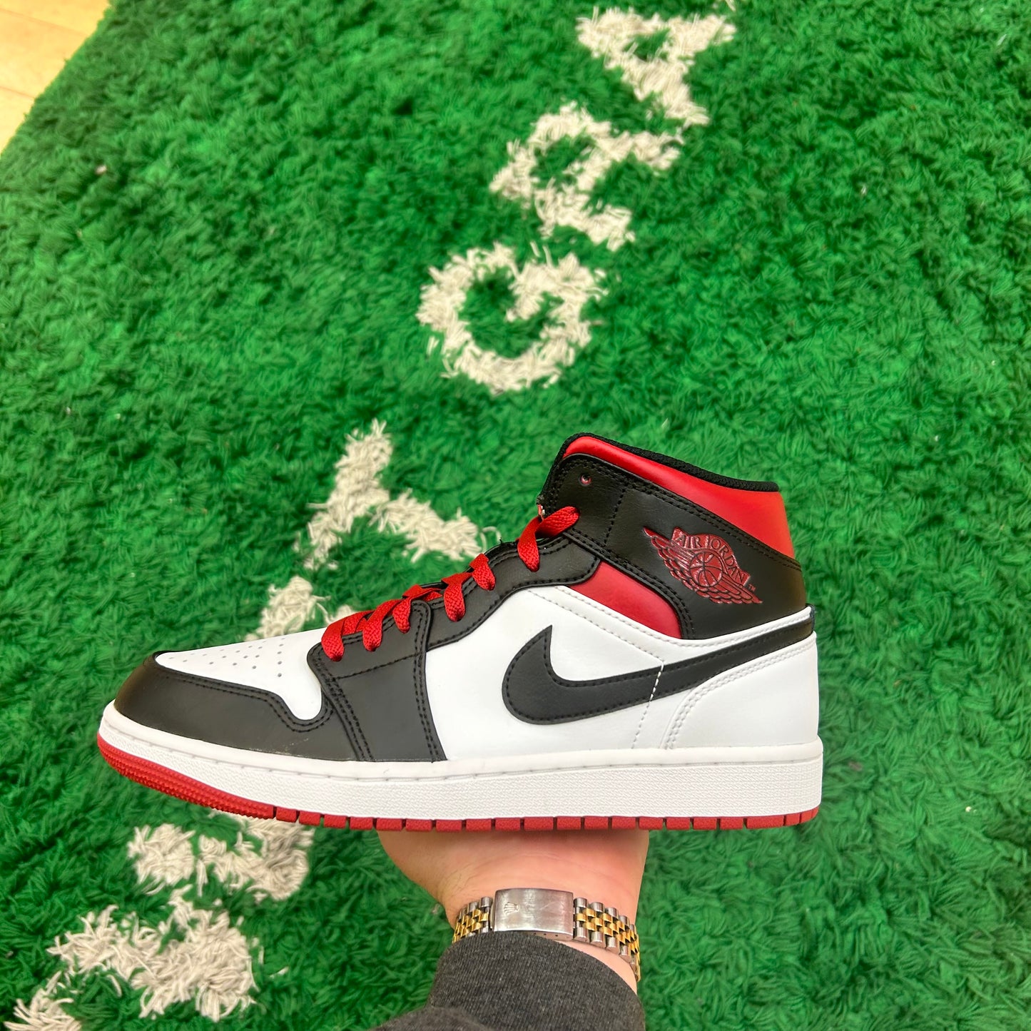 Jordan 1 Mid Gym Red Black Toe Size 9 (New)