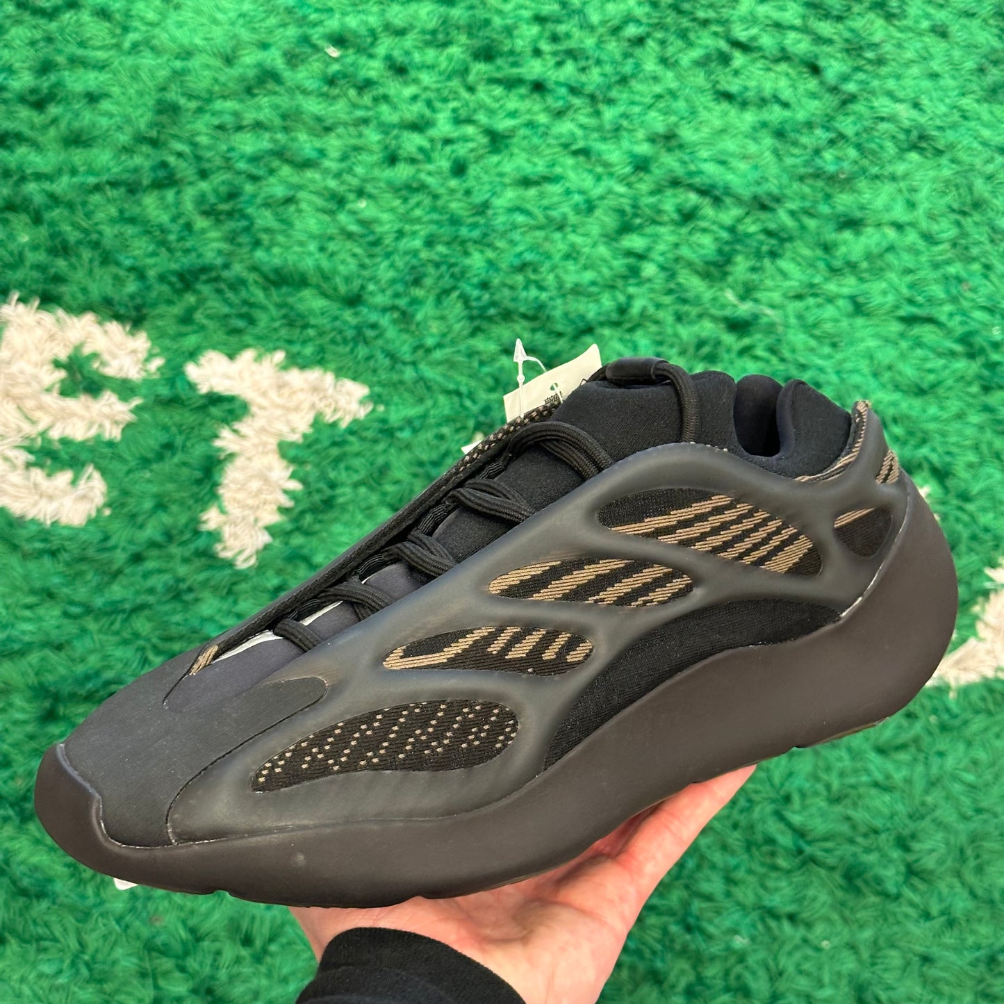 Yeezy 700 Clay Brown Size 12 (New)