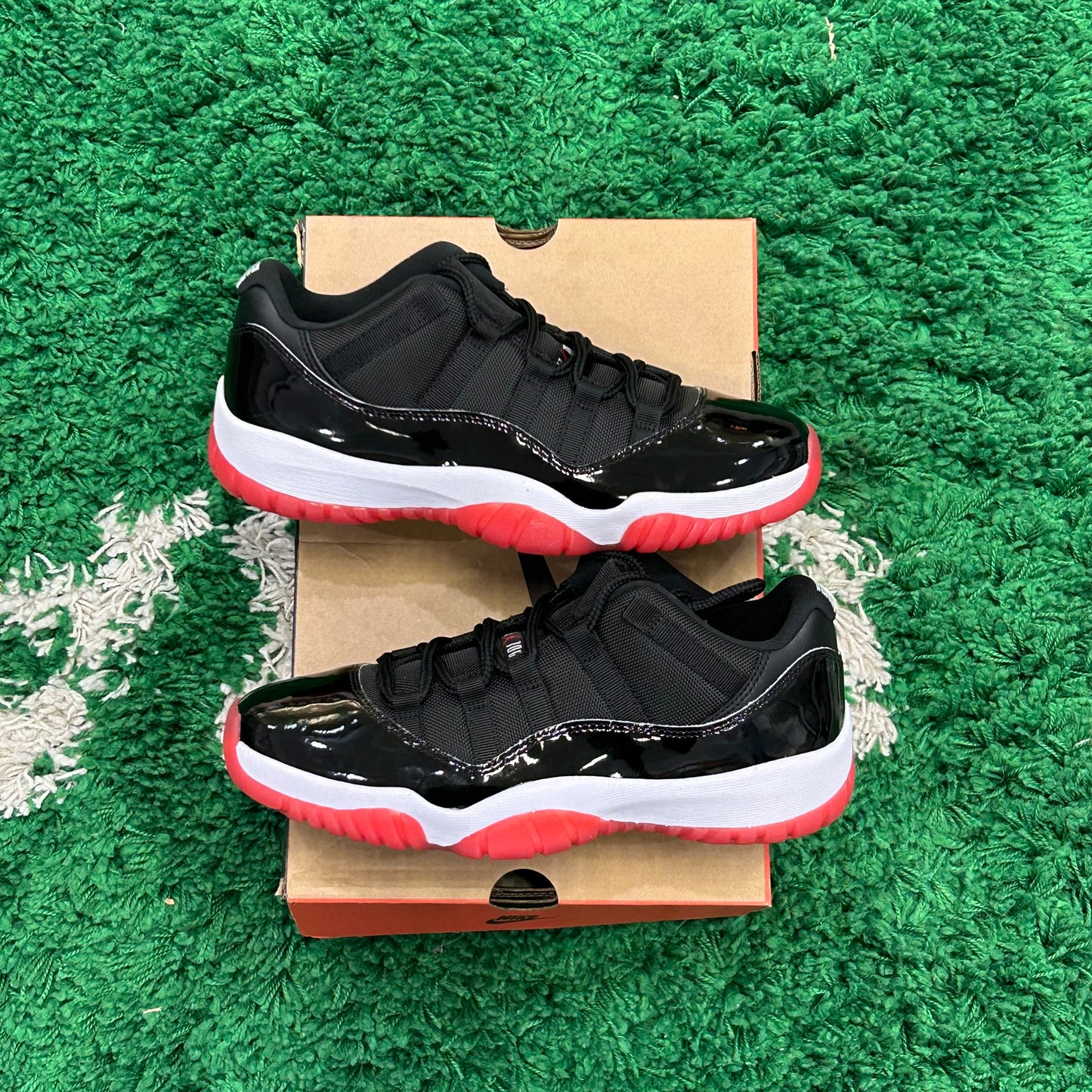 Jordan 11 Bred Low Size 8.5 (Lightly Worn)