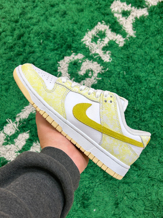 Nike Dunk Low Yellow Strike Size 7.5W/6Y (New)