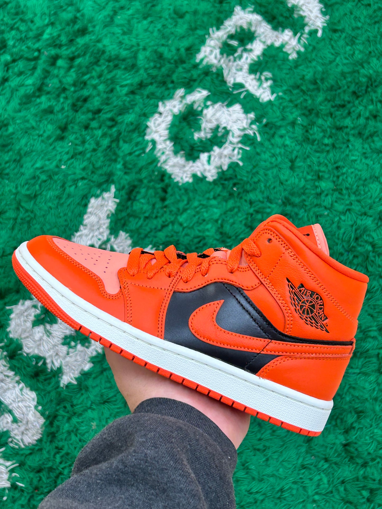 Jordan 1 Mid Rush Orange Crimson Bliss Size 7W/5.5Y (New)