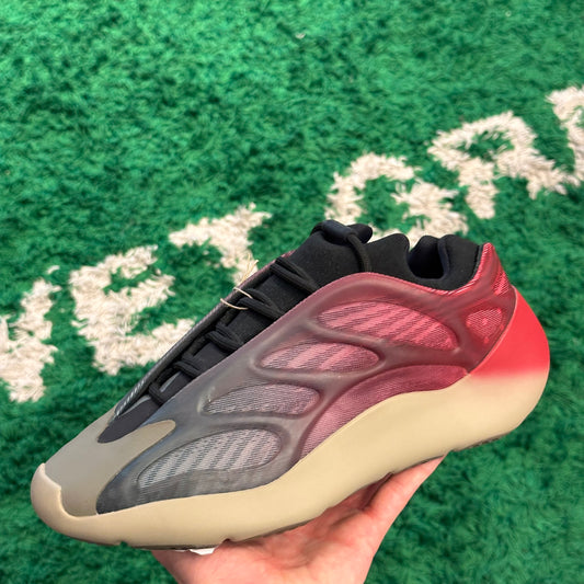 Yeezy 700 Fade Carbon Size 9 (New)