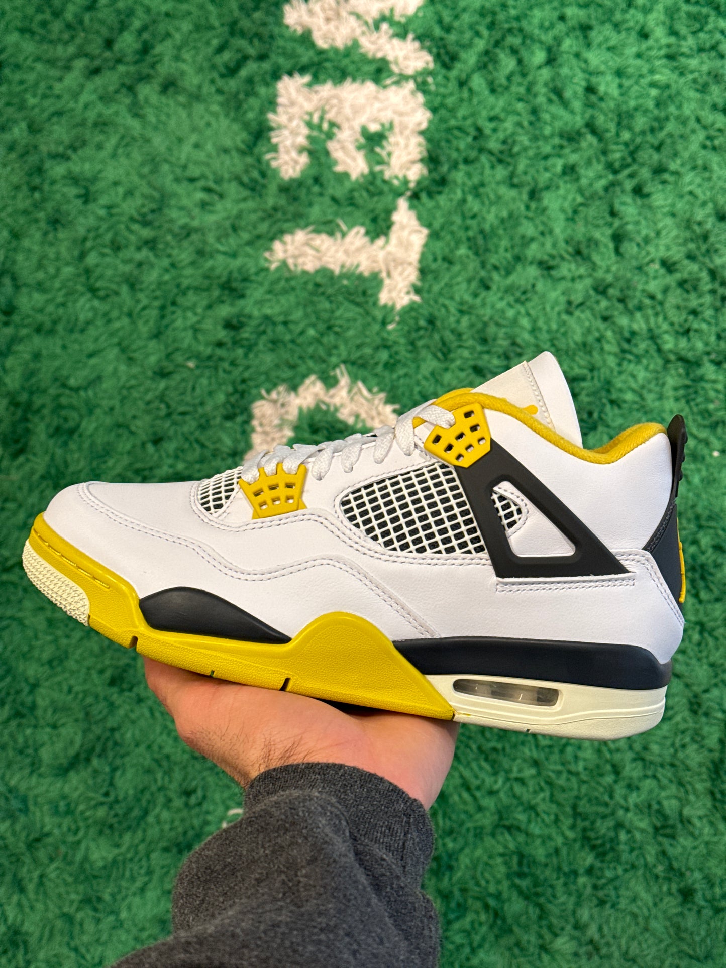 Jordan 4 Vivid Sulfur Size 10w 8.5m (New)