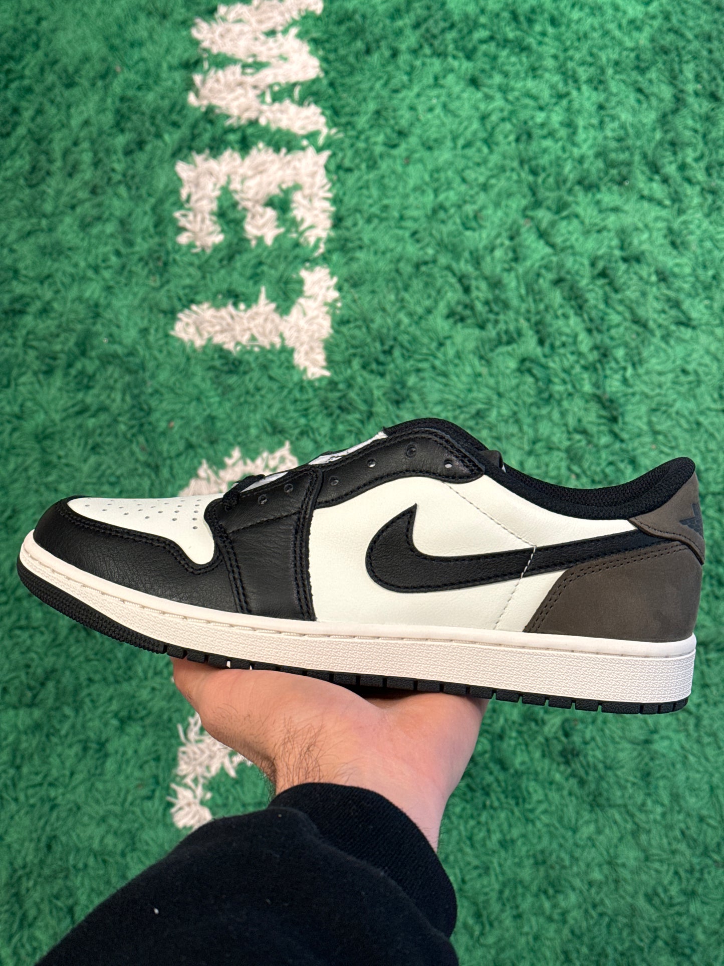 Jordan 1 Low Mocha Size 10.5 (New)