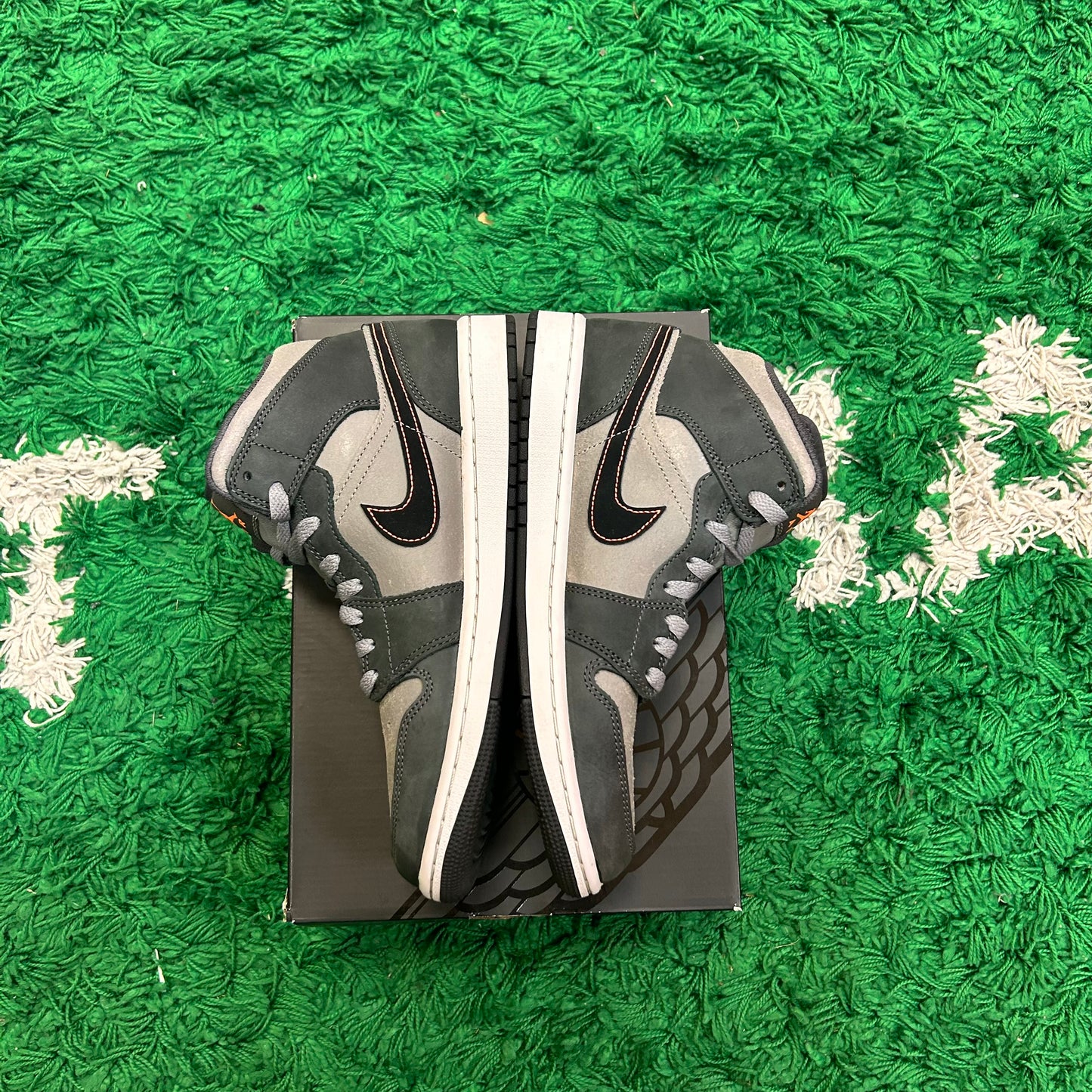 Jordan 1 Mid SE Night Stadium Size 8 (Worn Lightly)