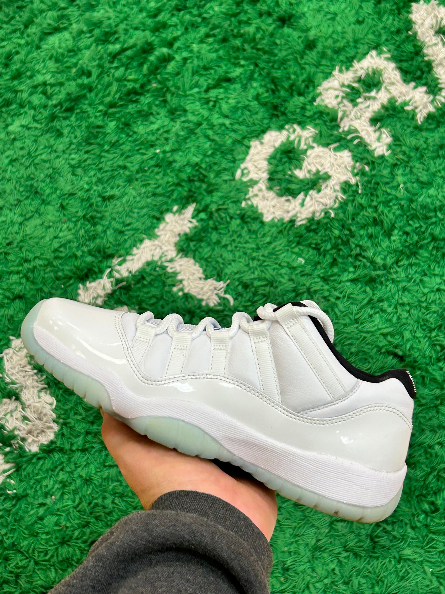 Jordan 11 Low Legend Blue Size 7Y (Worn Lightly)