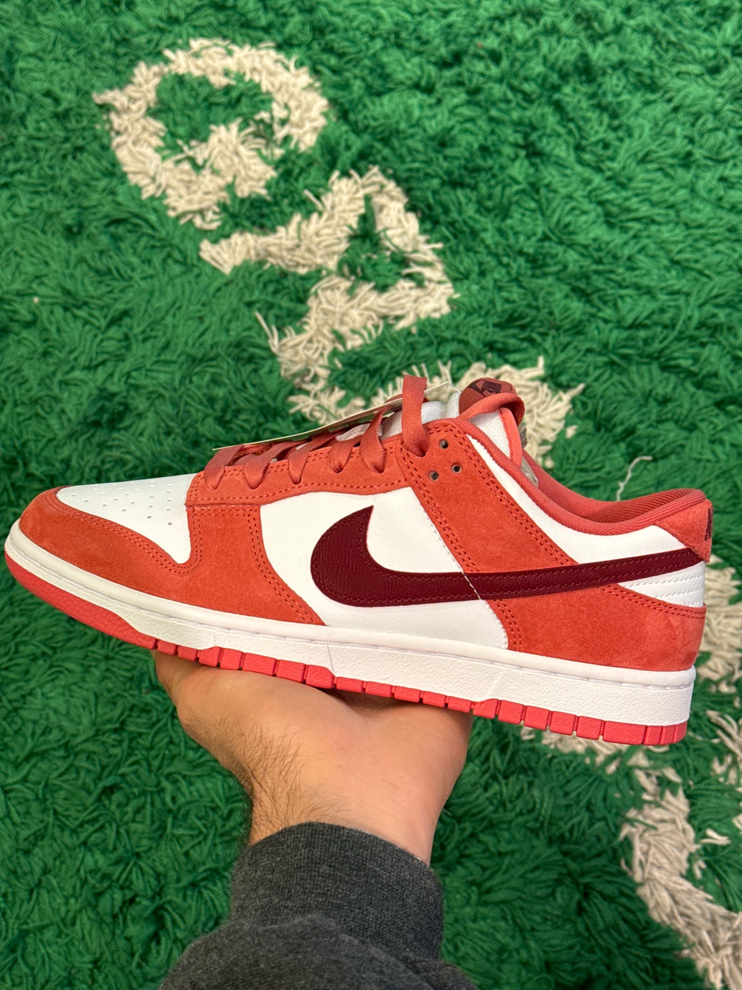 Nike Dunk Low Valentines Day Size 10W 8.5M (New)