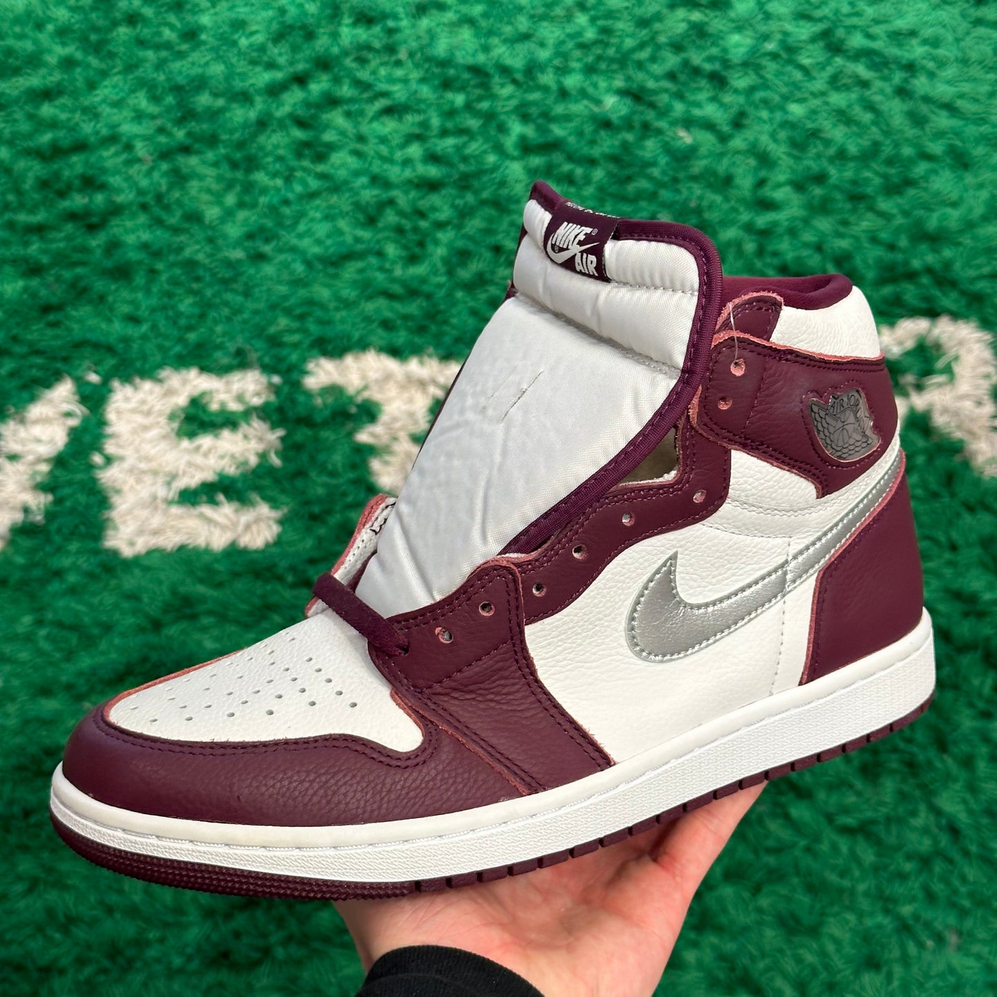 Jordan 1 Bordeaux Size 9 (New)