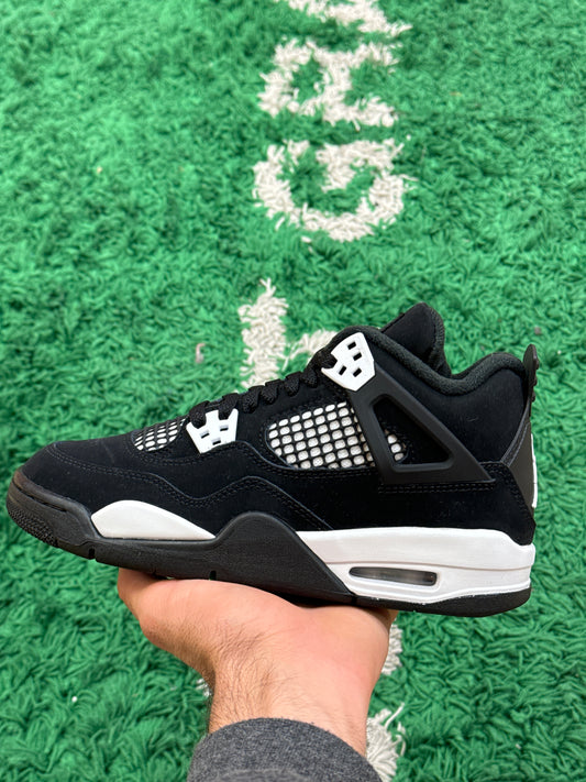 Jordan 4 White Thunder Size 5y (New)