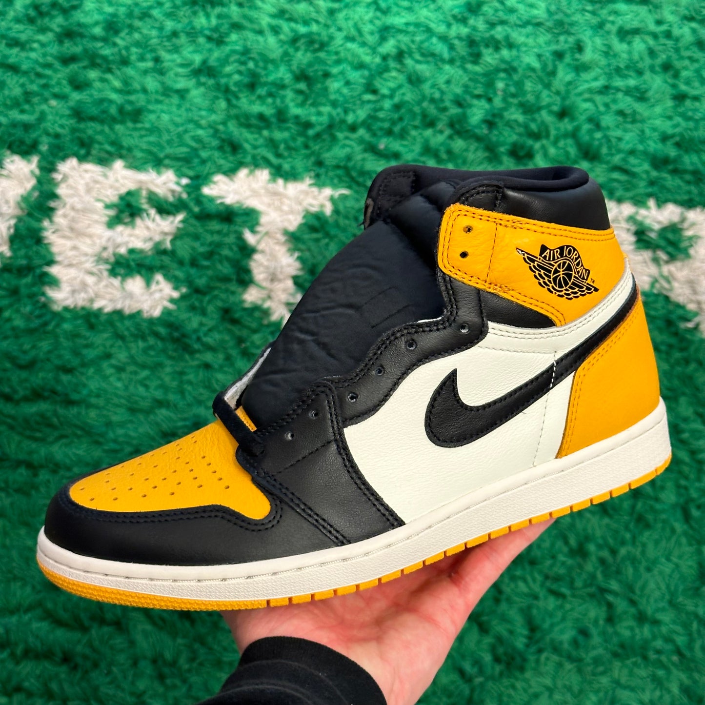 Jordan 1 Taxi Size 10.5 (New)