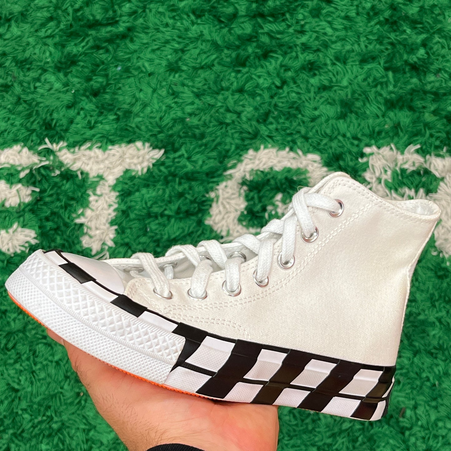 Offwhite Converse White Size 3.5 (New)