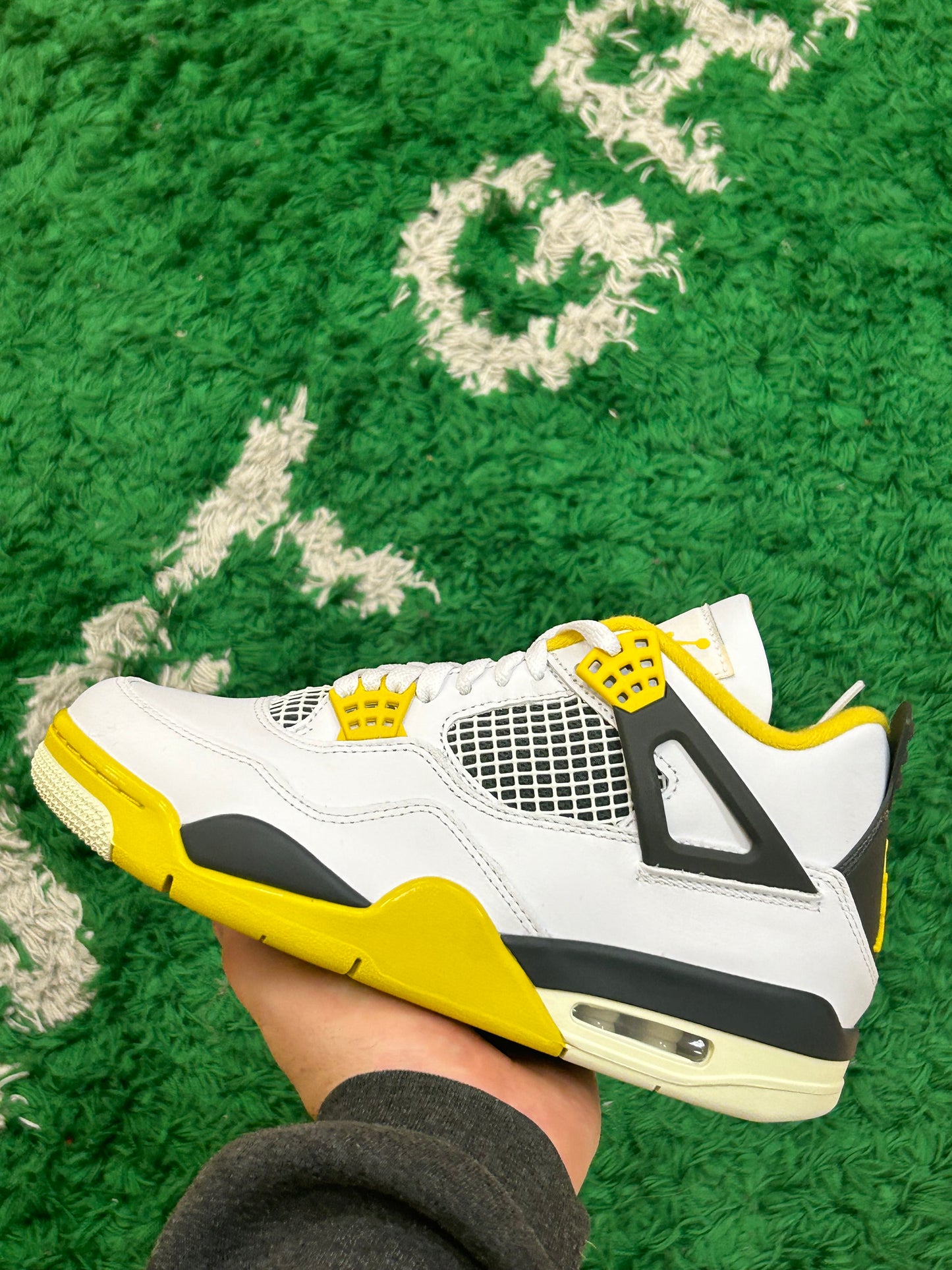 Jordan 4 Vivid Sulfur Size 8W/6.5Y (New)