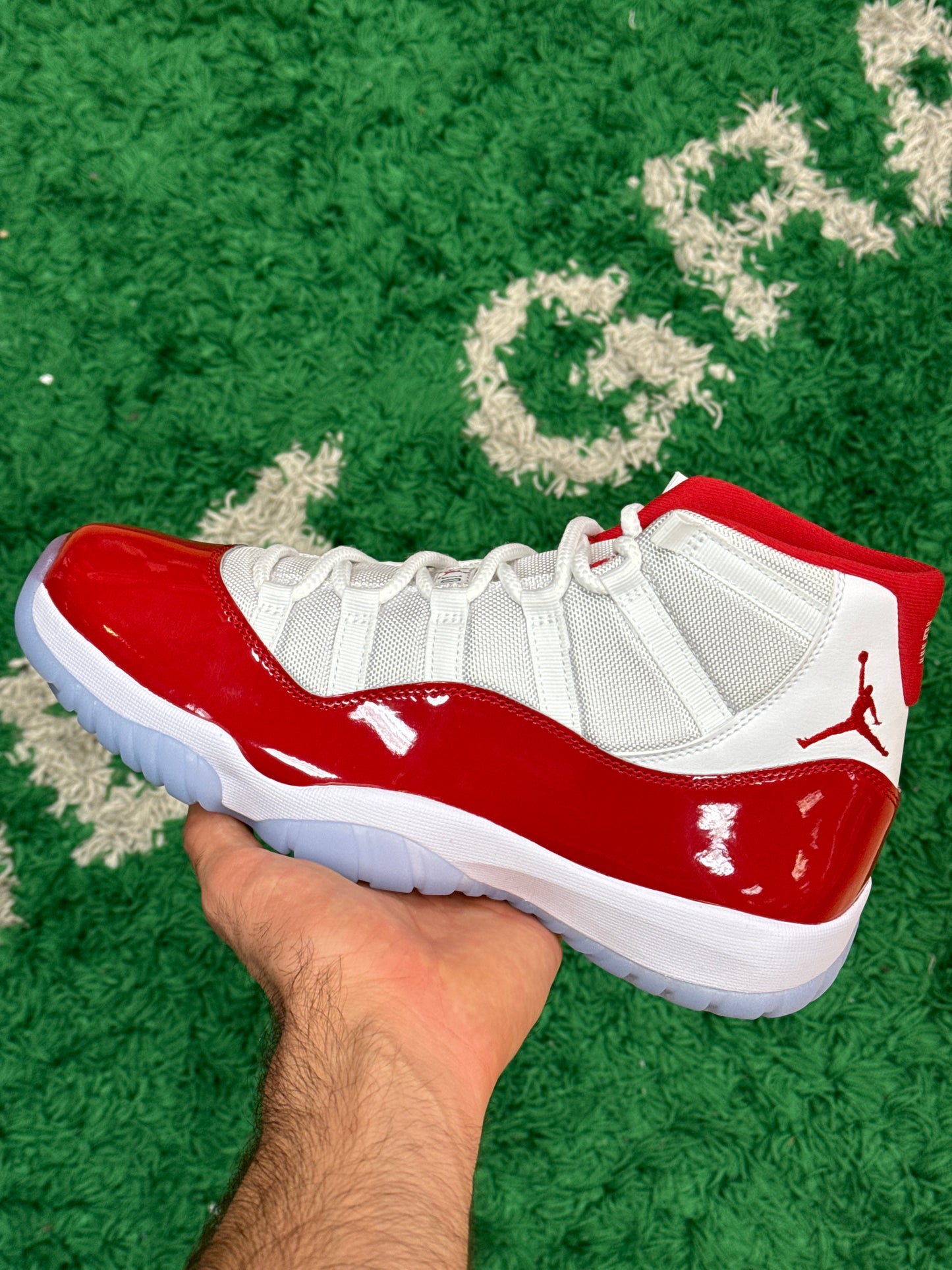 Jordan 11 Cherry Size 10.5 (New)