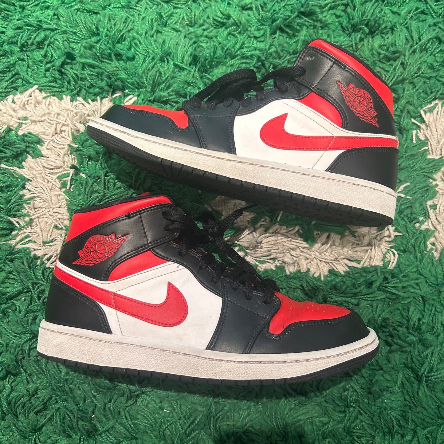 Jordan 1 Mid White Black Red Size 9 (Lightly Worn NB)