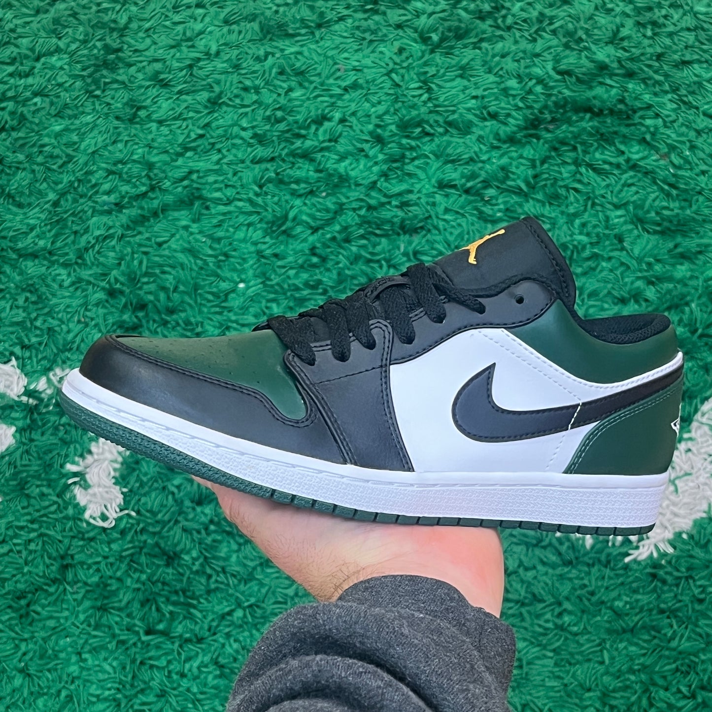 Jordan 1 Low Green Toe Size 8.5 (New)