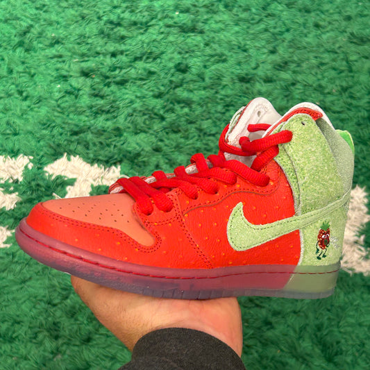 Nike Dunk High Strawberry Cough Size 5 (New)