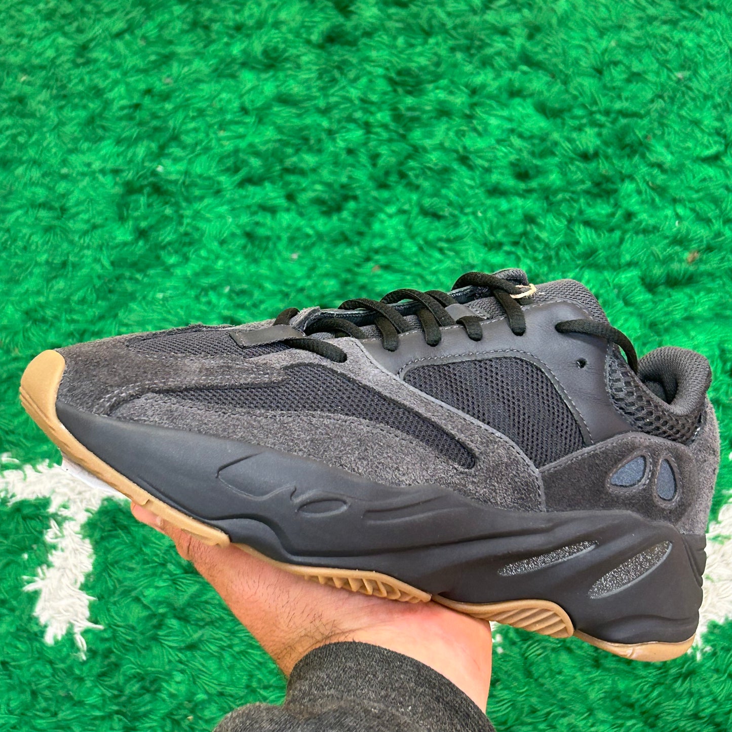 Yeezy 700 Utility Black Size 9 (New)