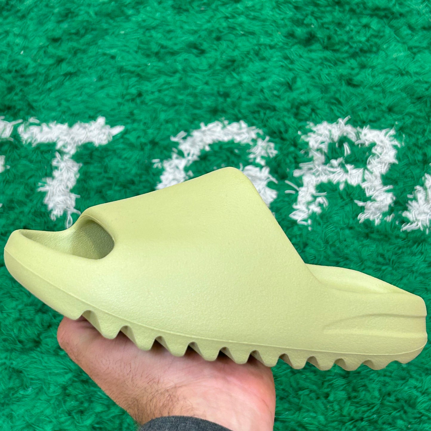 Yeezy Slide Resin Size 9 (New)