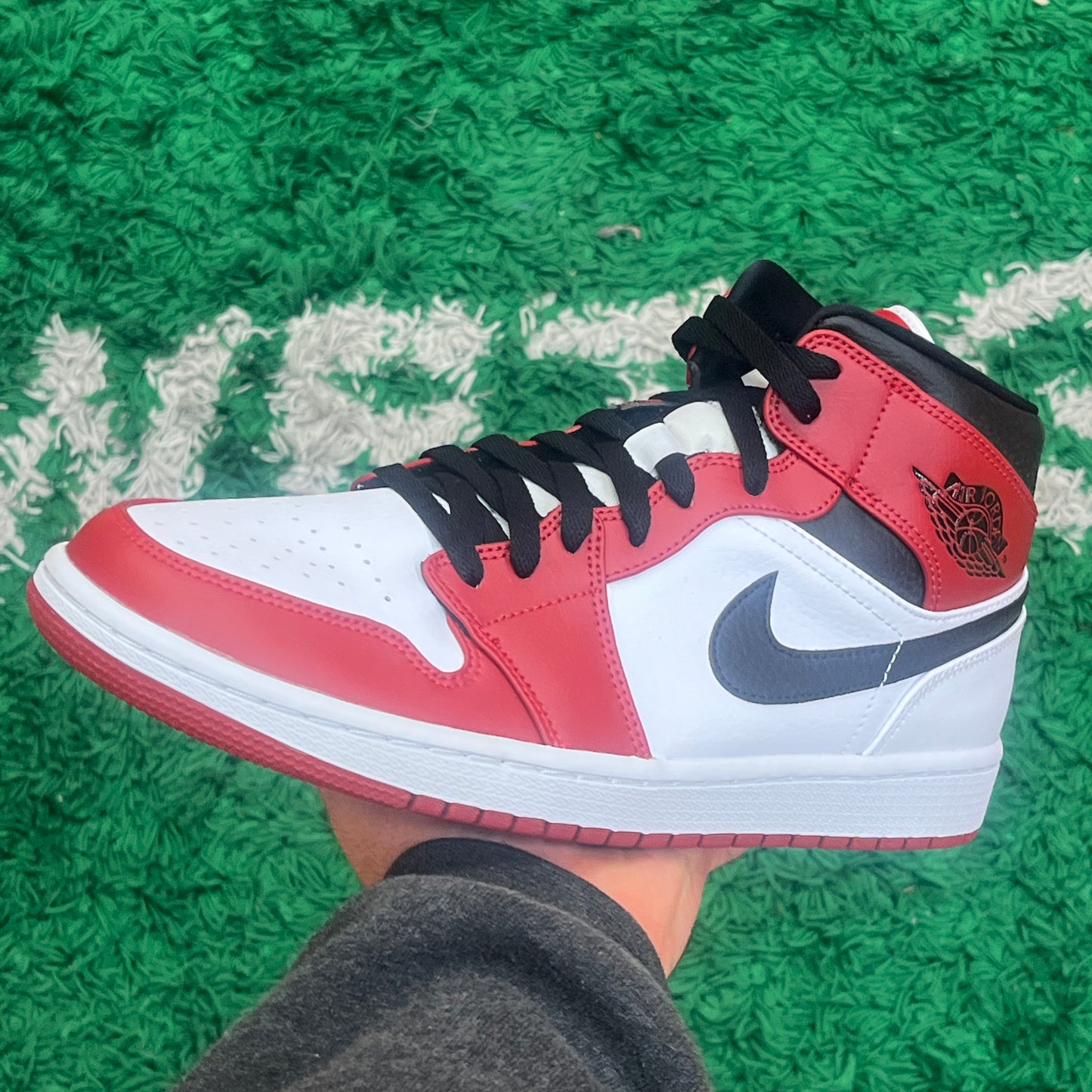 Jordan 1 Mid Chicago Black Toe Size 9 (New)