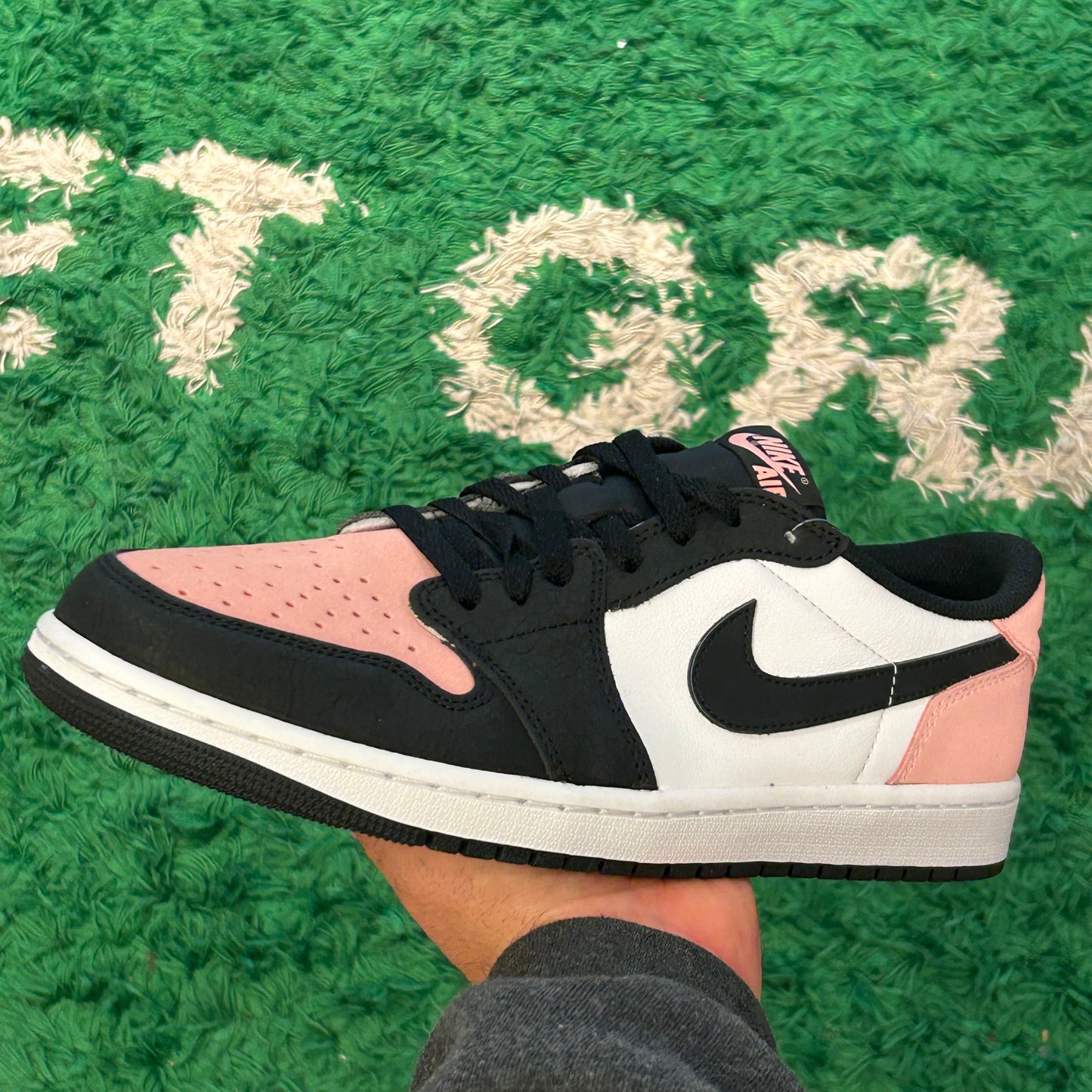 Jordan 1 Low Bleached Coral Size 11 (New)