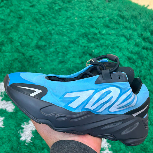 Yeezy 700 MNVN Bright Cyan Size 5 (New)