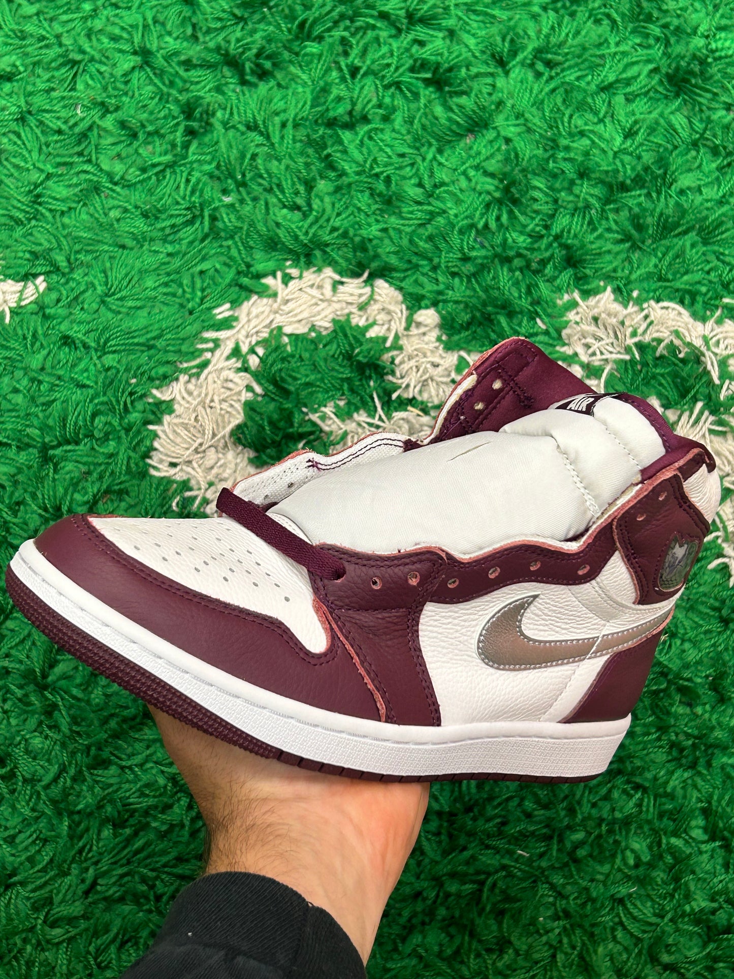 Jordan 1 Bordeaux Size 9 (New)